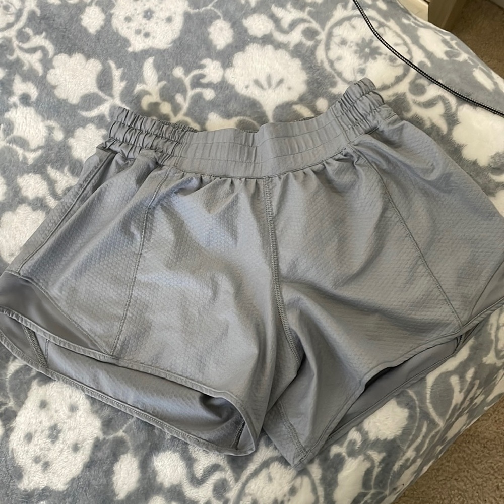 Grey honeycomb patterned lululemon hottty hot shorts 4 inch